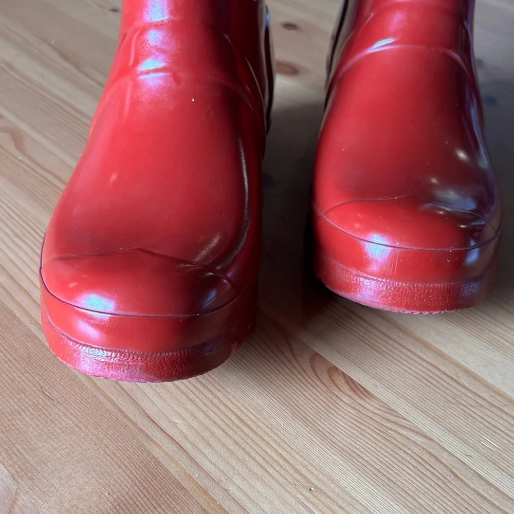 Hunter Women's Original Short Glossy Red Rain Boots - Picture 2 of 7